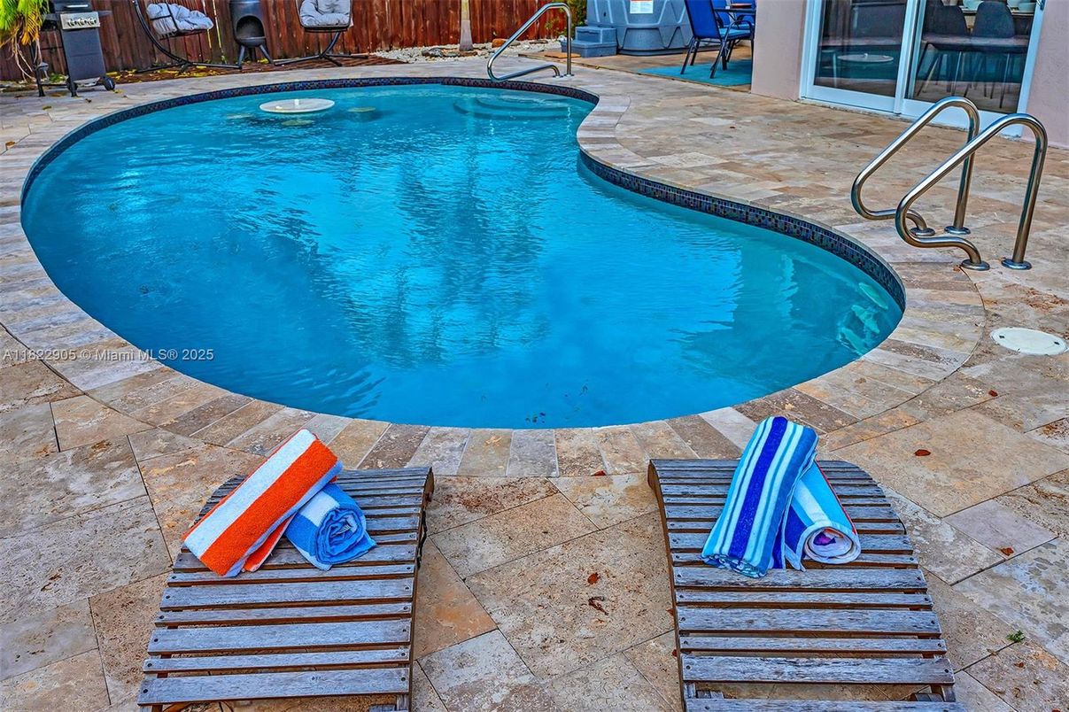 Exterior, Pool