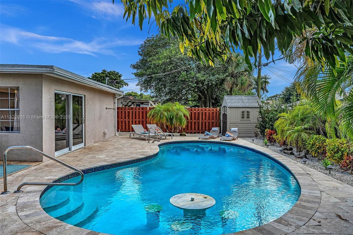 Exterior, Pool