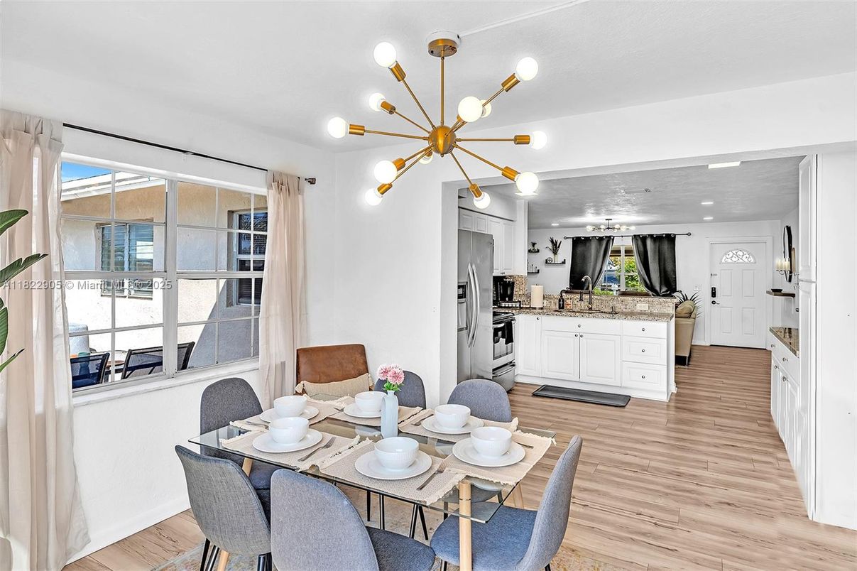 Dining room, Interior, Kitchen, Pendant Lights, Recessed Lighting, Wood Texture Flooring