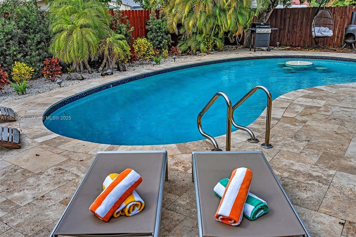 Exterior, Pool