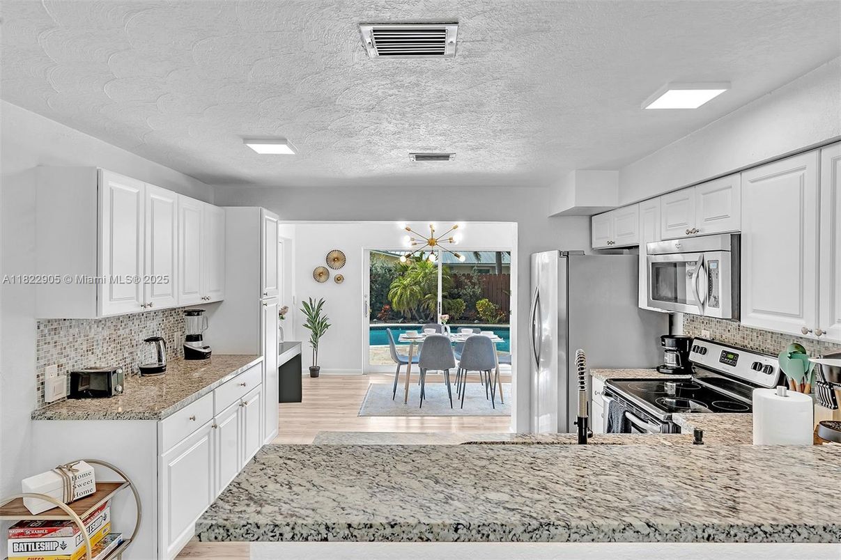 Dining room, Interior, Kitchen, Recessed Lighting, Wood Texture Flooring