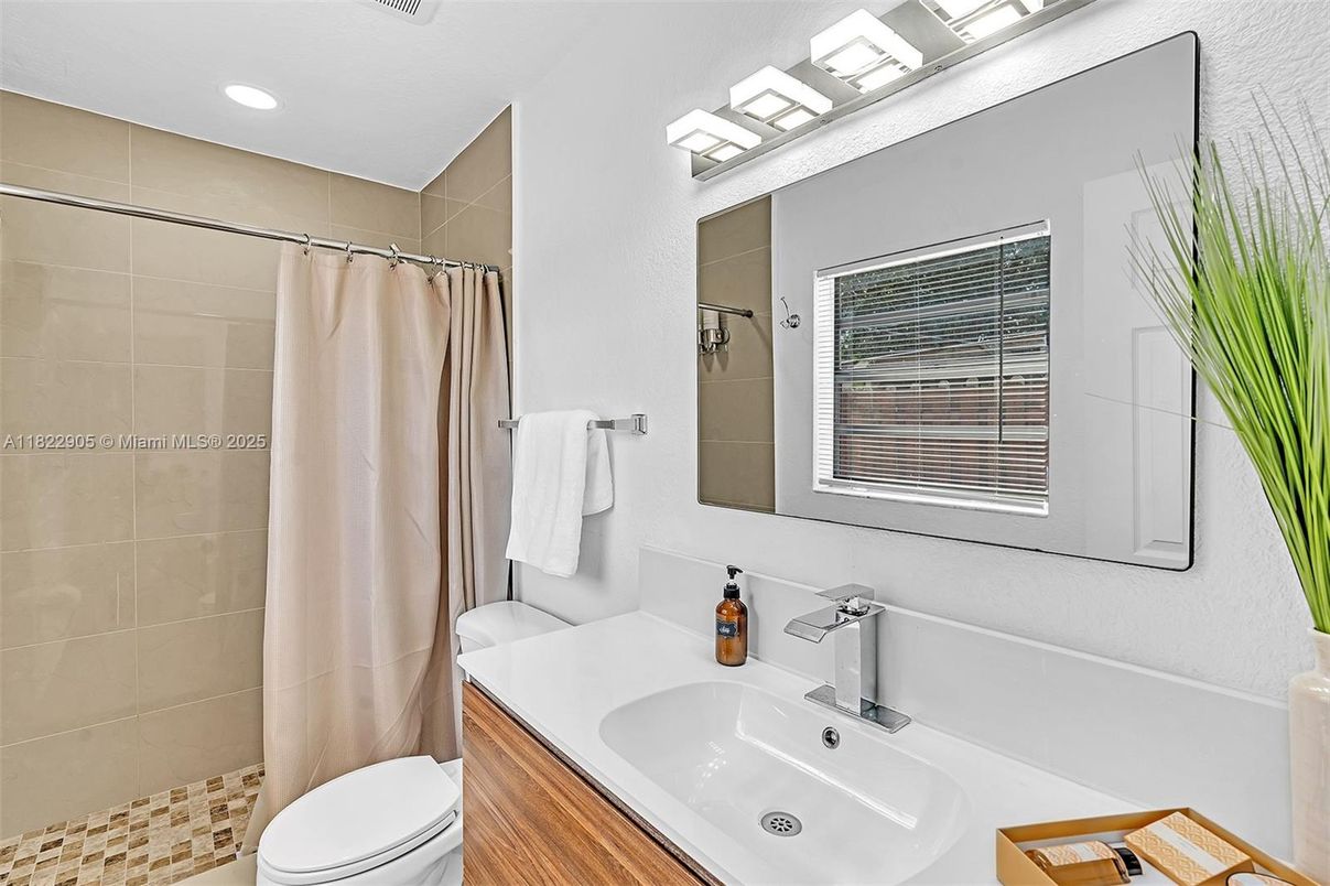 Bathroom, Interior, Recessed Lighting
