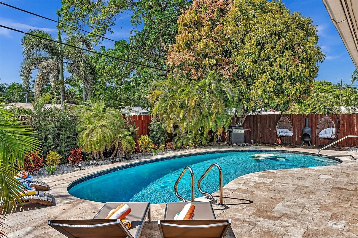 Exterior, Pool