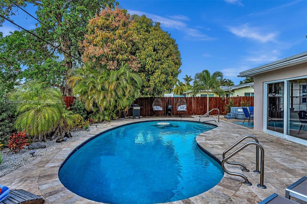 Exterior, Pool