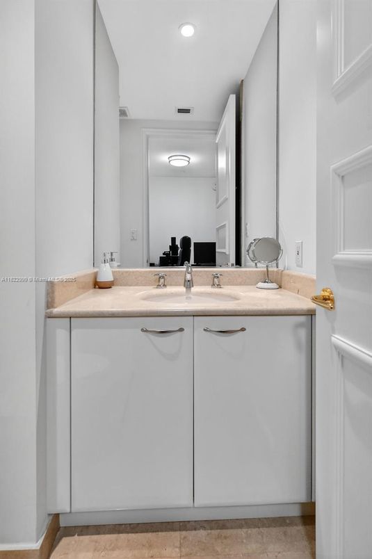 Bathroom, Interior, Recessed Lighting