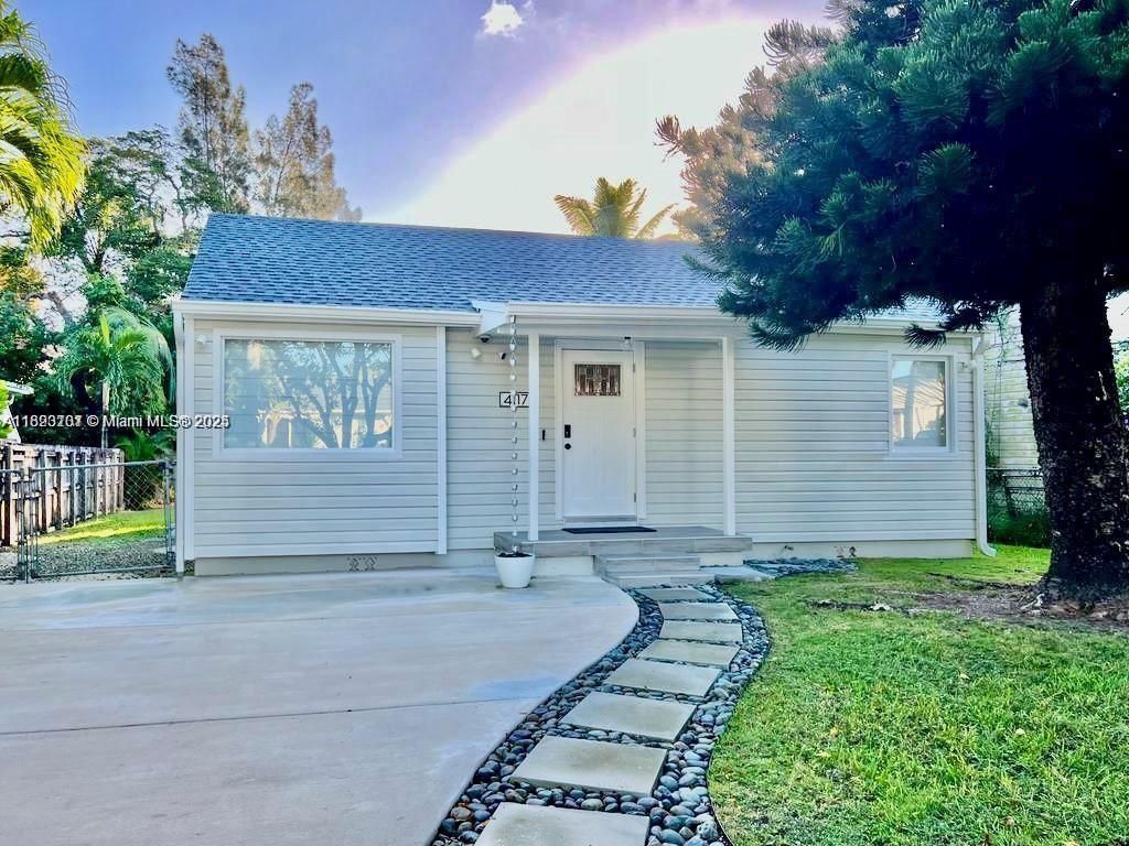 Exterior, Facade, Cape Cod