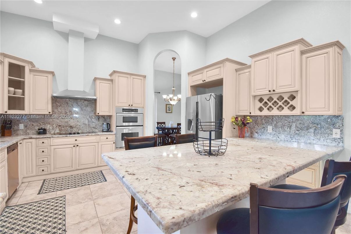 Chandelier, Dining room, Interior, Kitchen, Recessed Lighting, Stainless Steel Appliances