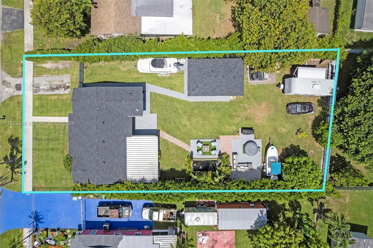 Exterior, Drone