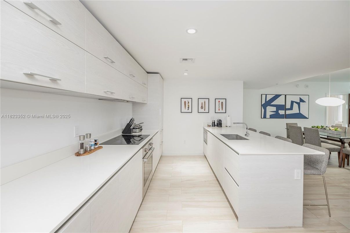 Dining room, Interior, Kitchen, Pendant Lights, Recessed Lighting, Wood Texture Flooring