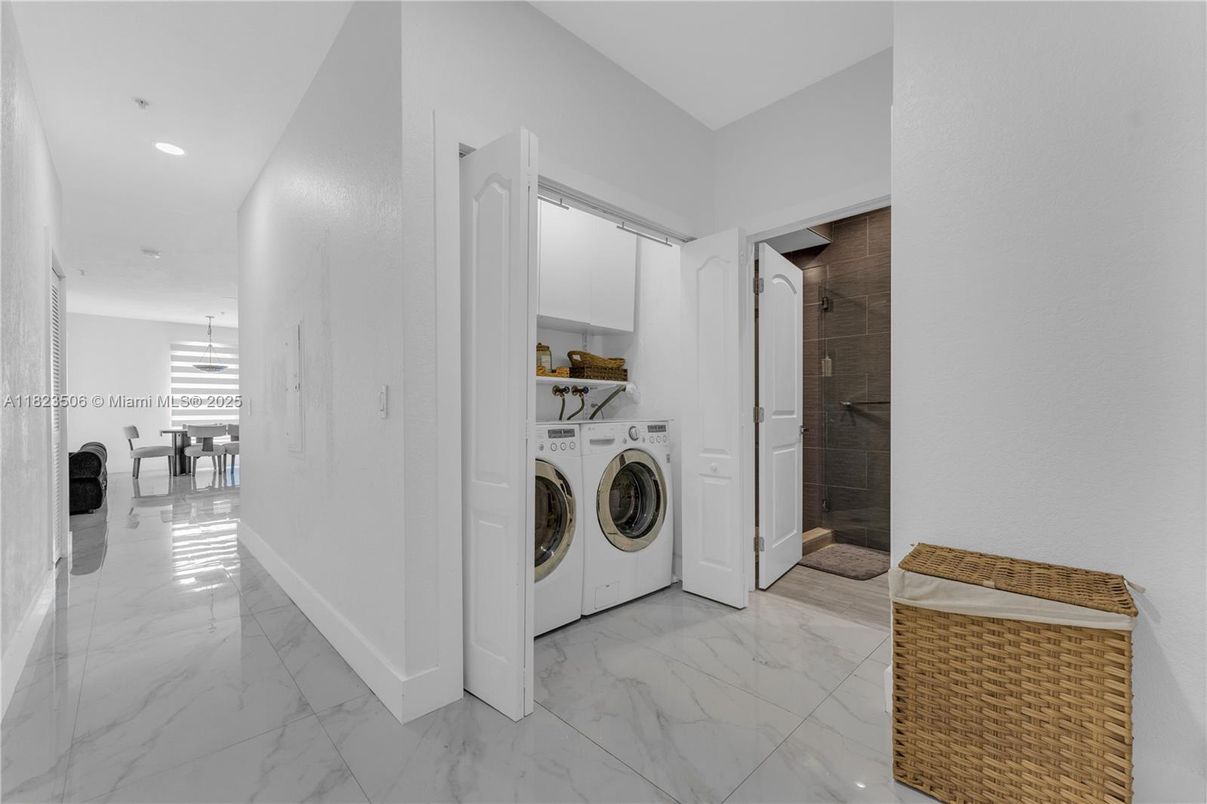 Interior, Marble, Pendant Lights, Recessed Lighting, Utility Closets, Washer