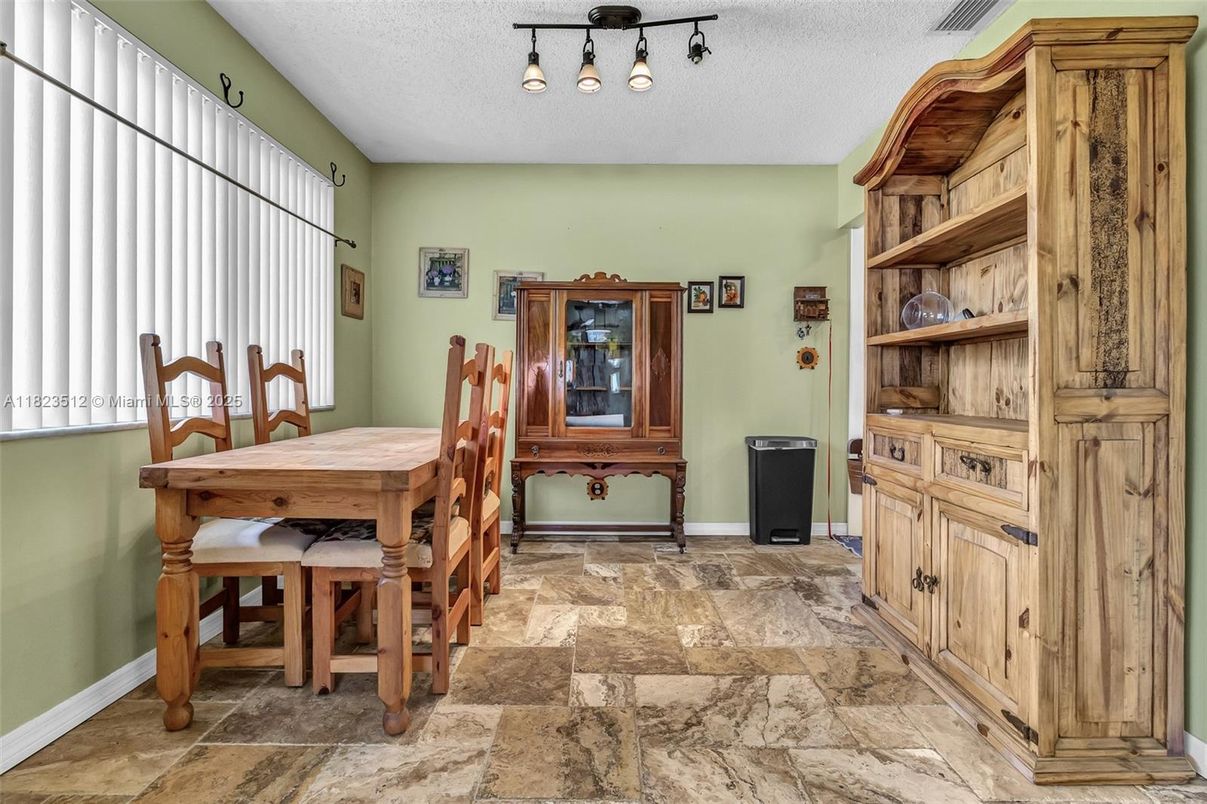 Dining room, Interior