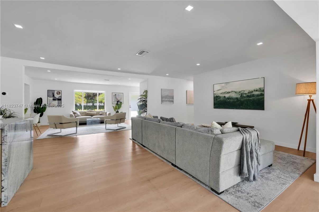 Interior, Living room, Recessed Lighting, Wood Texture Flooring