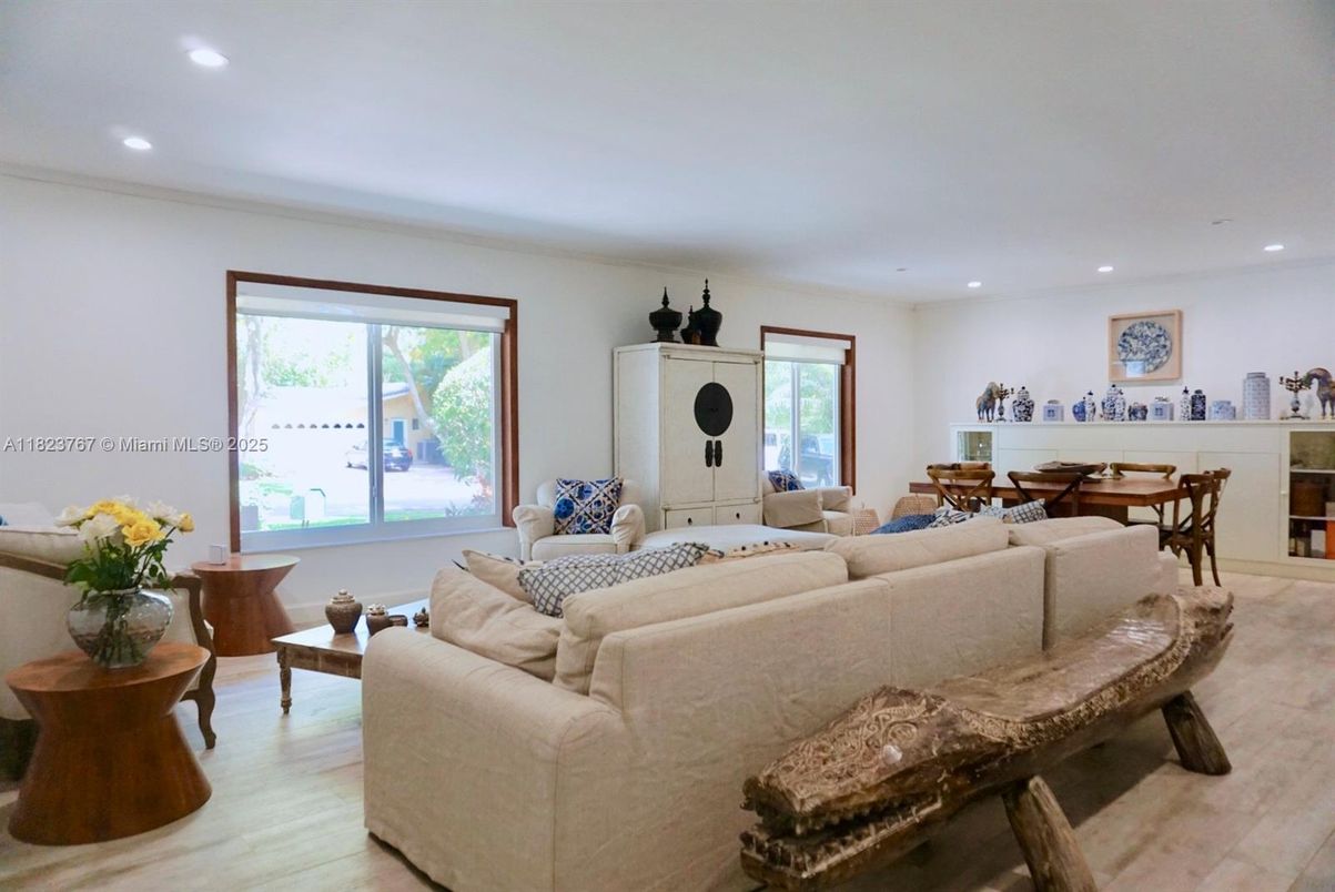 Dining room, Interior, Living room, Recessed Lighting, Wood Texture Flooring