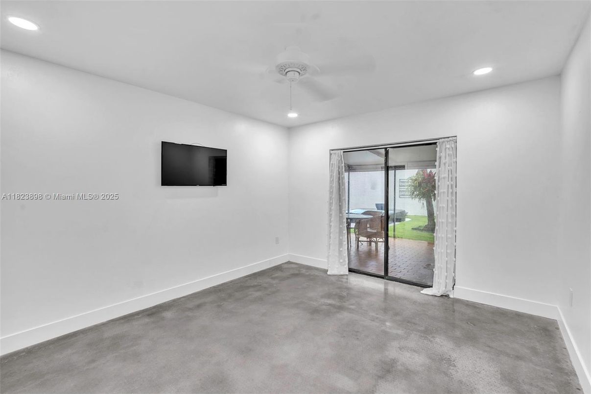 Empty room, Interior, Recessed Lighting