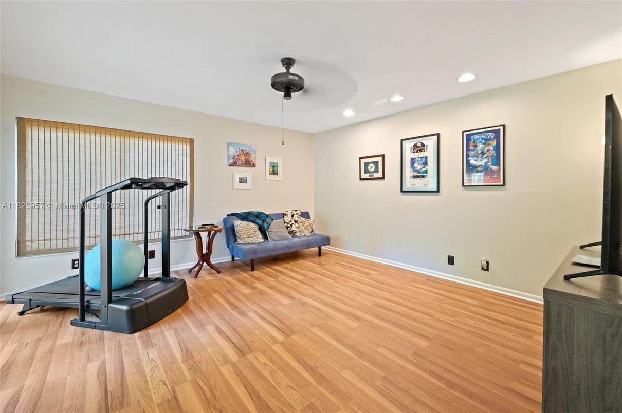 Fitness Equipment, Interior, Recessed Lighting, Wood Texture Flooring