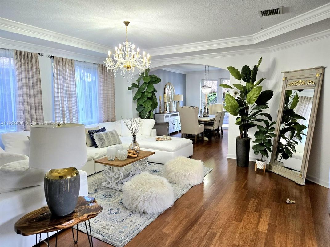 Chandelier, Dining room, Interior, Living room, Pendant Lights, Wood Texture Flooring