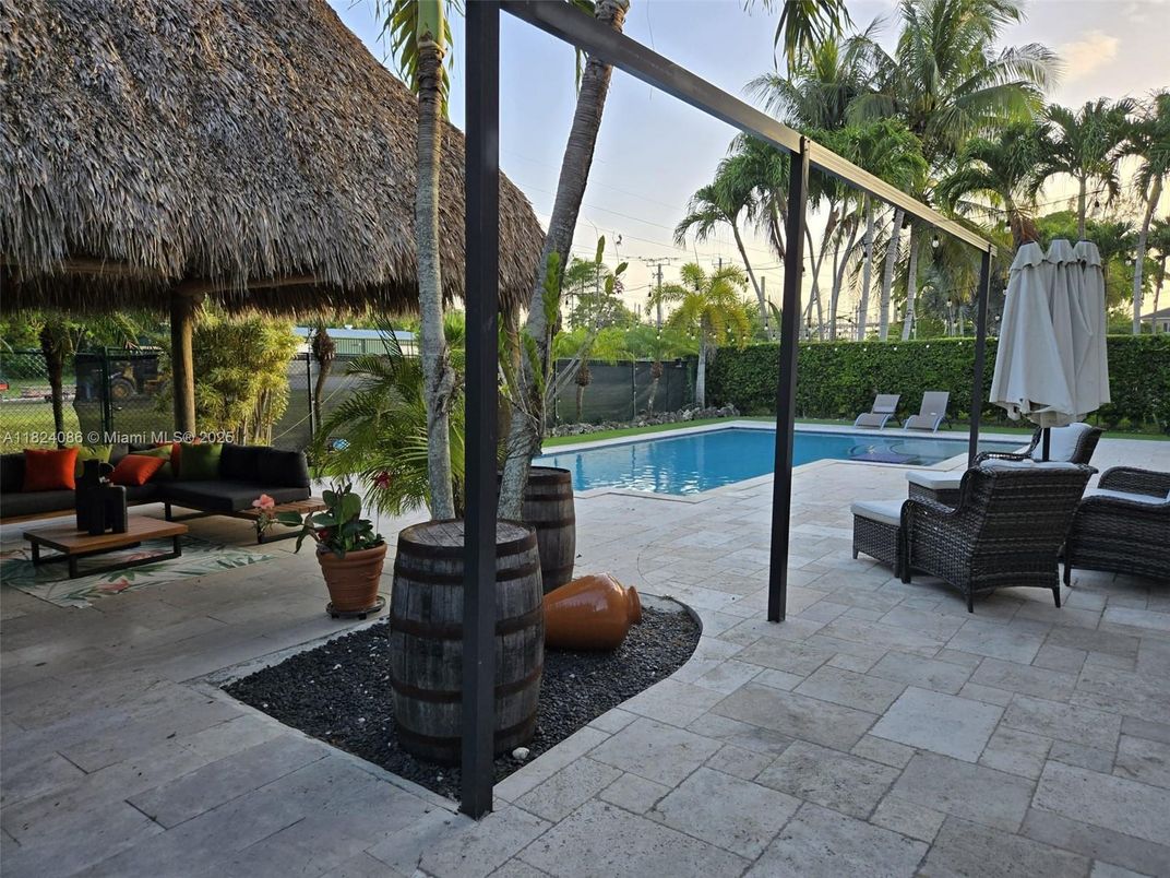 Exterior, Pool