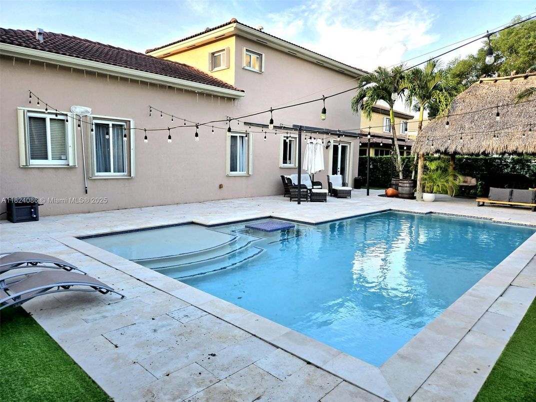 Exterior, Pool