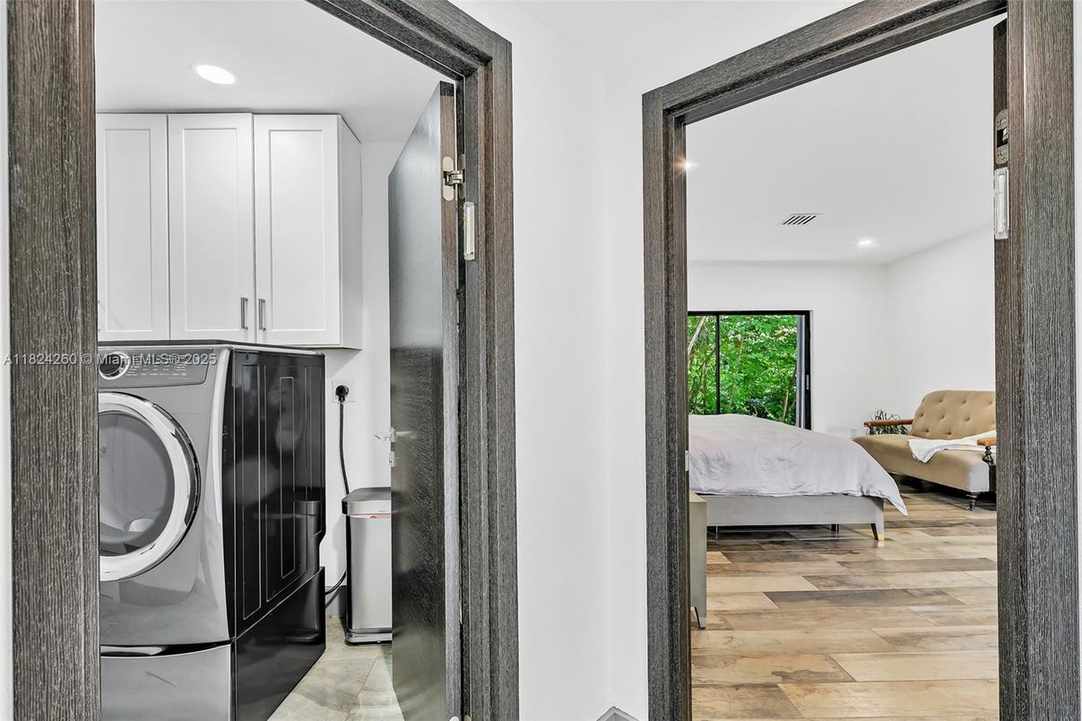 Bedroom, Interior, Recessed Lighting, Washer, Wood Texture Flooring