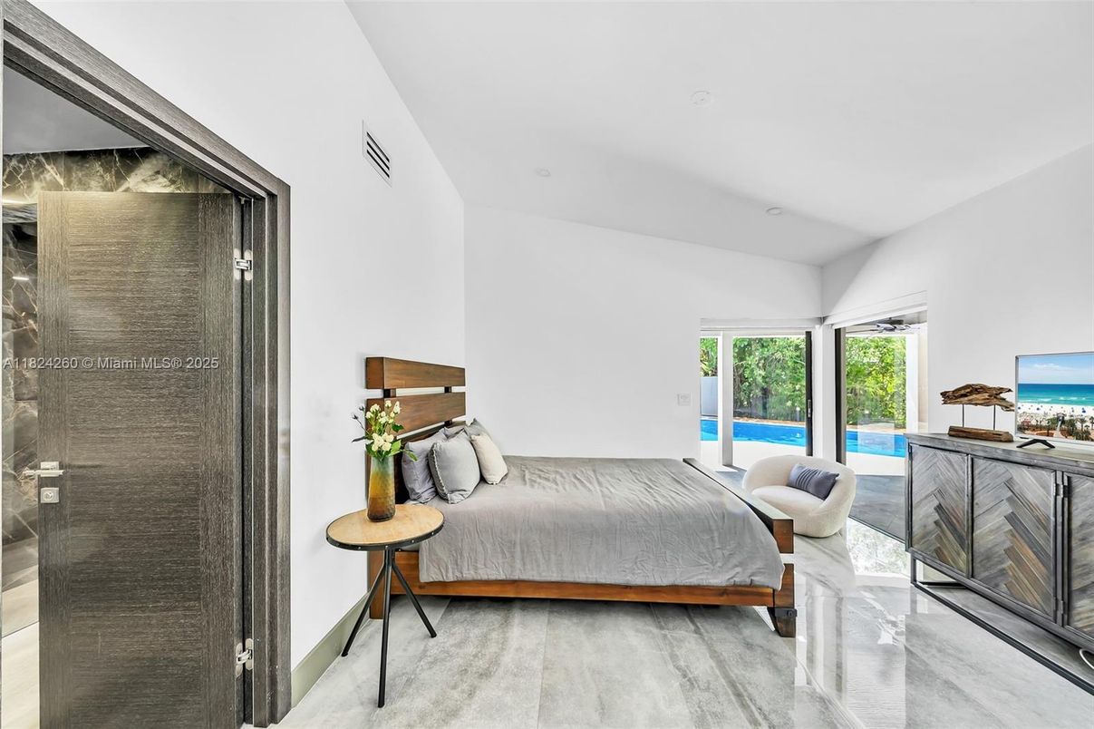 Bedroom, Interior, Water