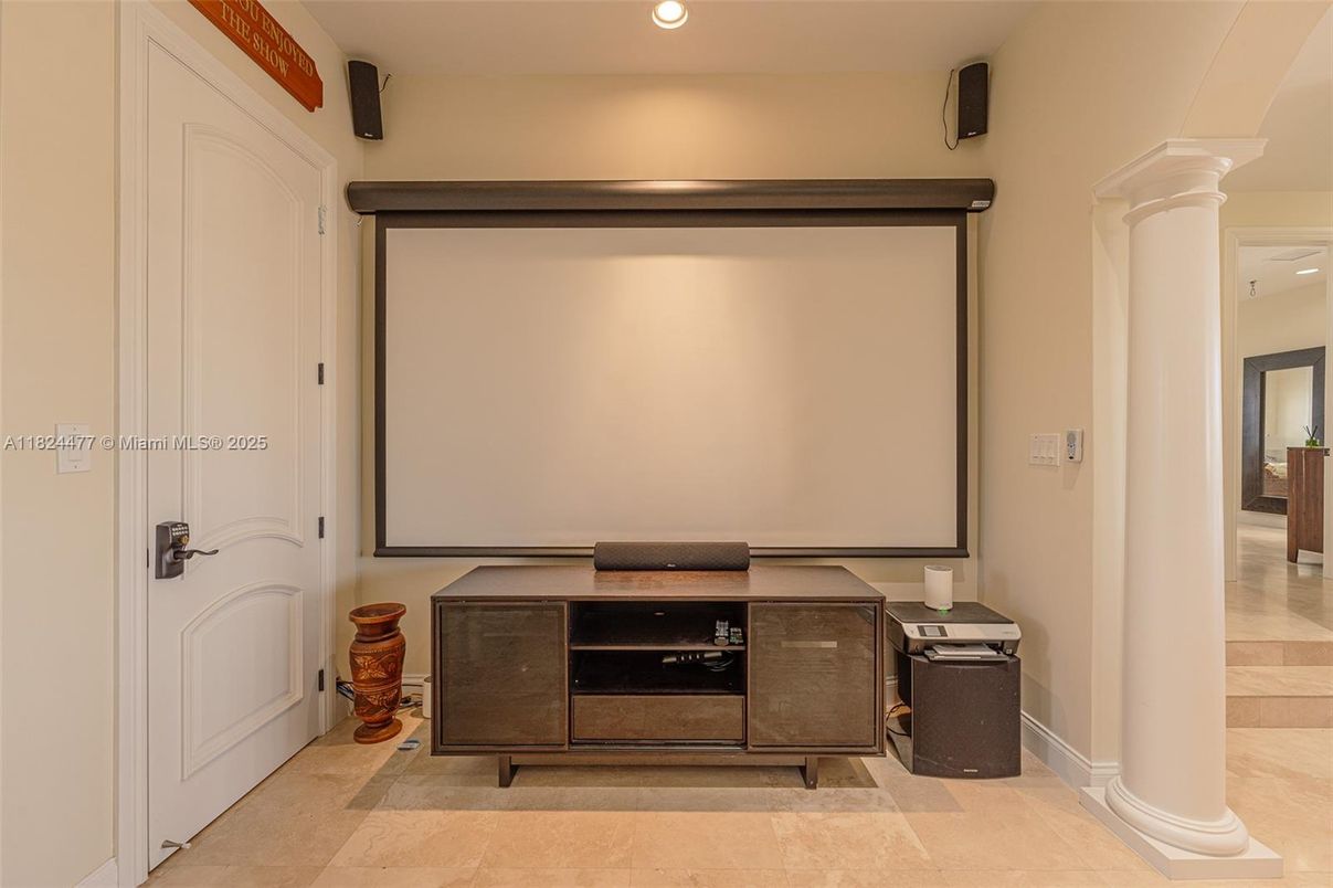 Interior, Projection Screen, Recessed Lighting