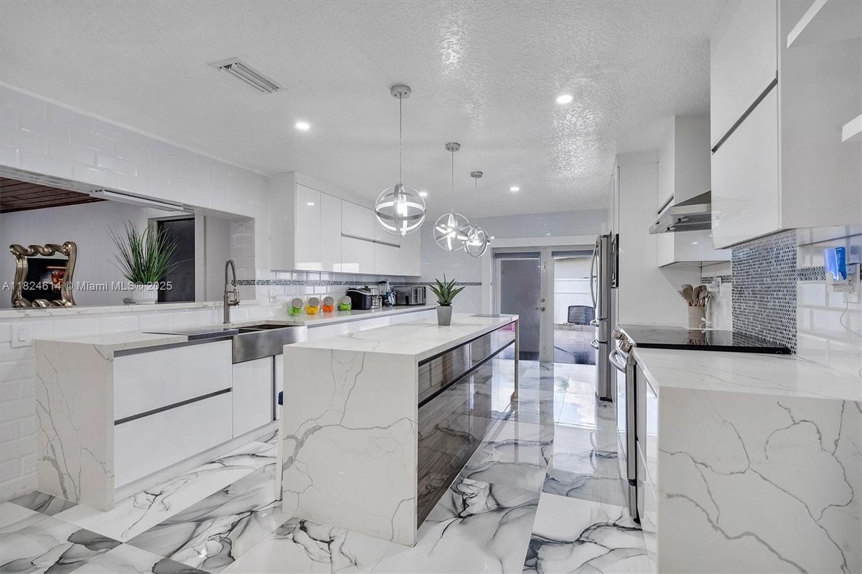 Interior, Kitchen, Marble, Pendant Lights, Recessed Lighting