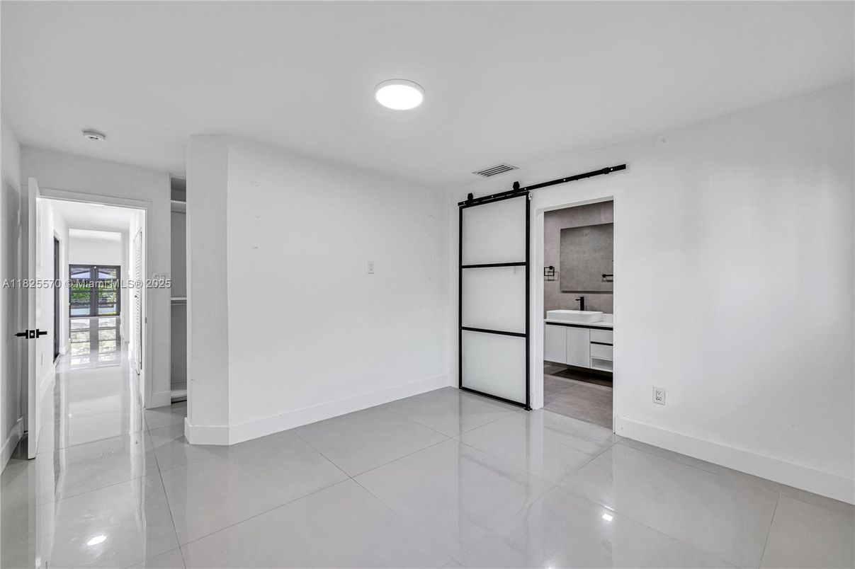 Bathroom, Empty room, Interior, Recessed Lighting