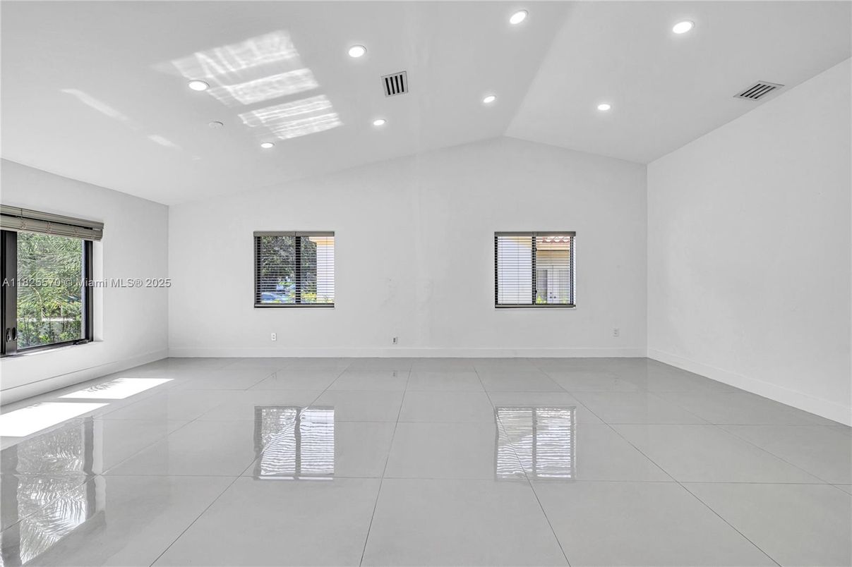 Empty room, Interior, Recessed Lighting