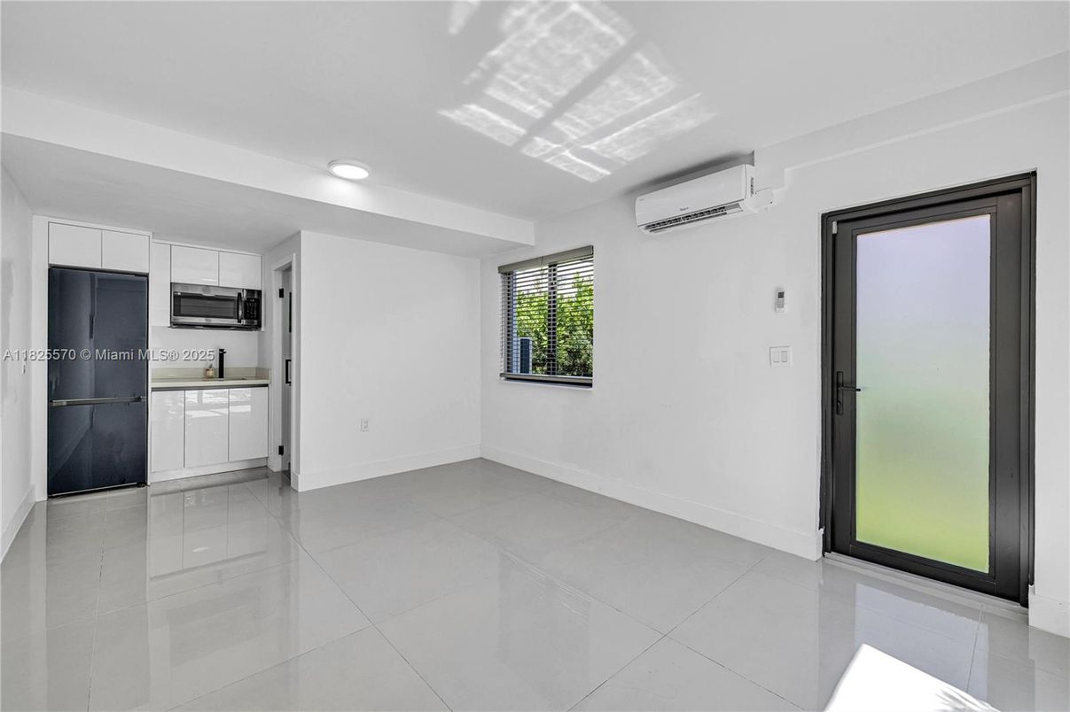 Empty room, Interior, Kitchen, Recessed Lighting