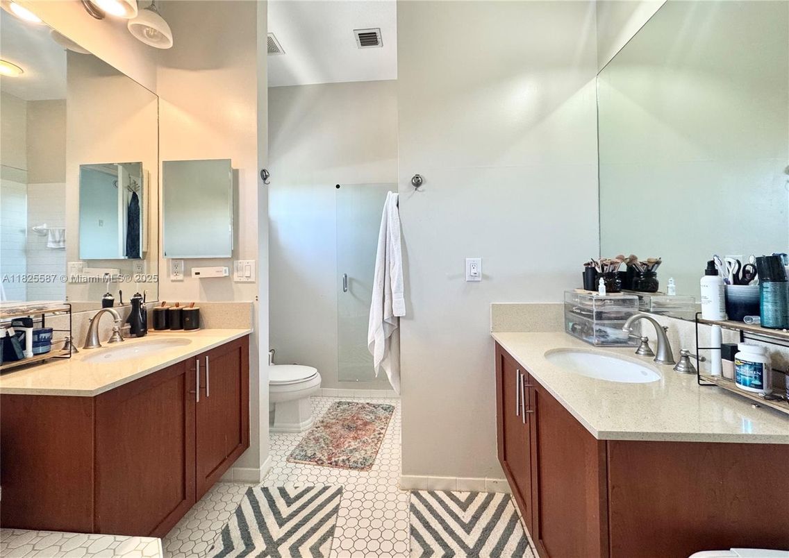 Bathroom, Dual Sink Vanities, Interior