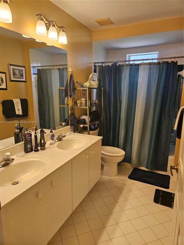 Bathroom, Dual Sink Vanities, Interior