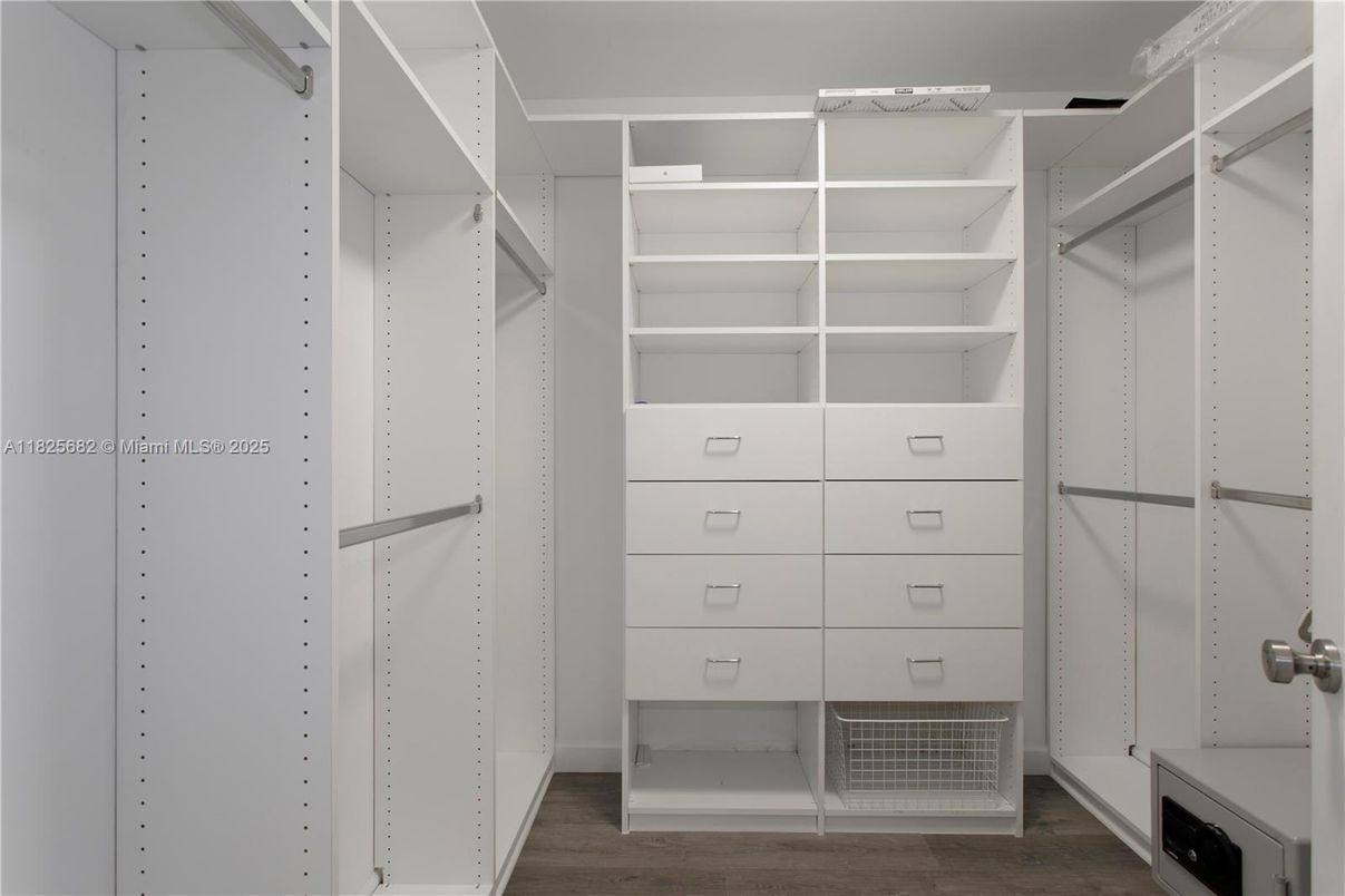 Interior, Walk-in Closets, Wood Texture Flooring