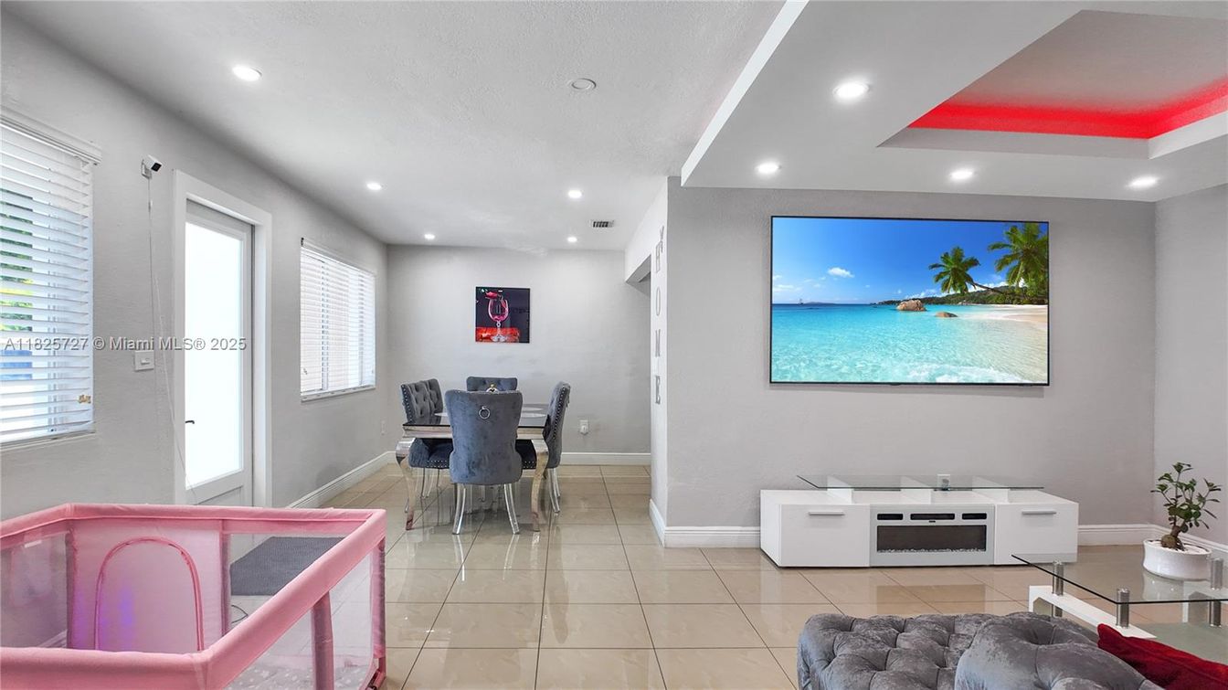 Dining room, Interior, Recessed Lighting, Water