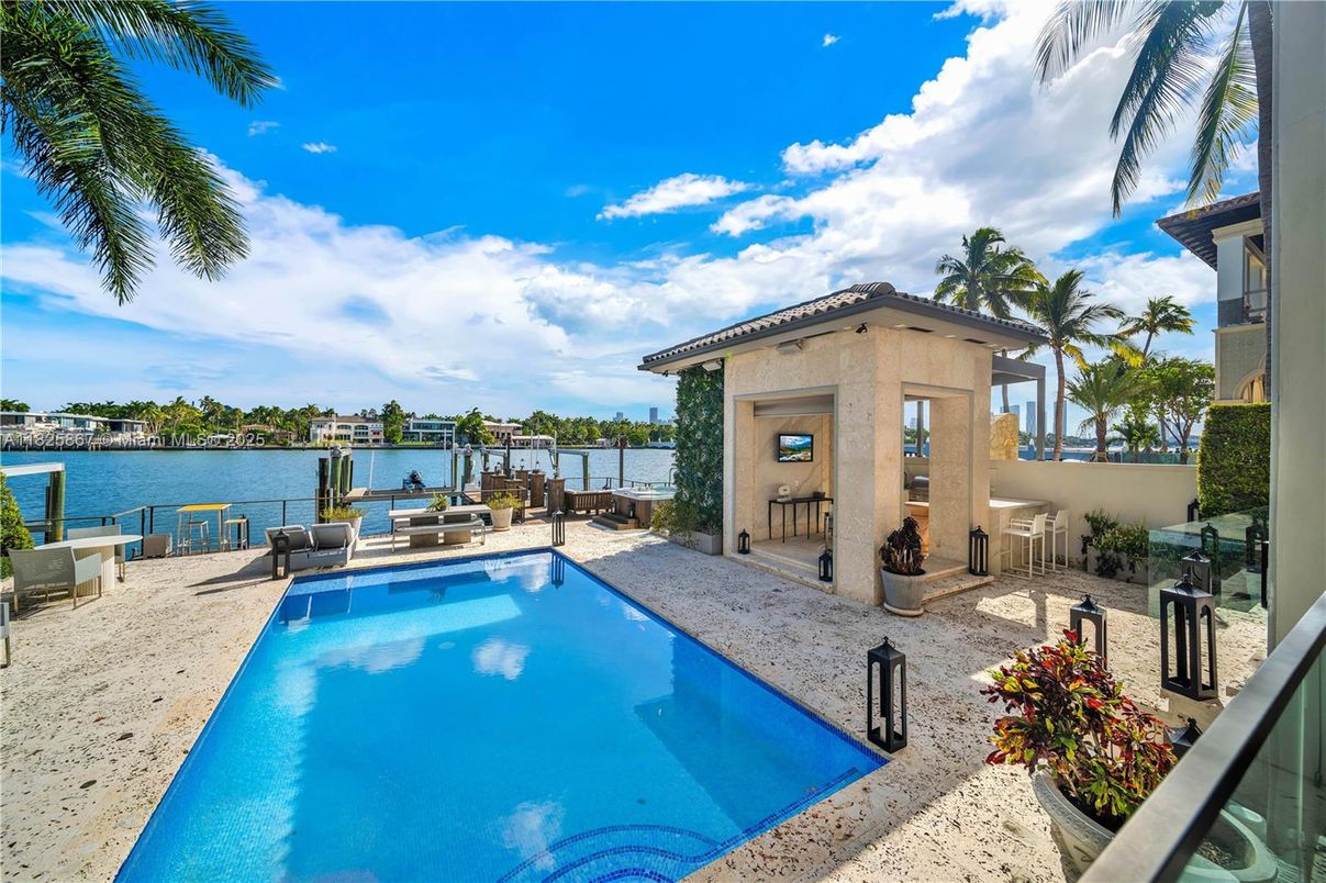 Exterior, Pool, Water