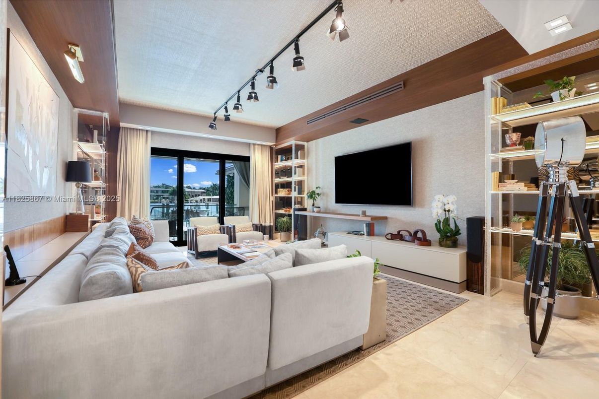 Interior, Living room, Water