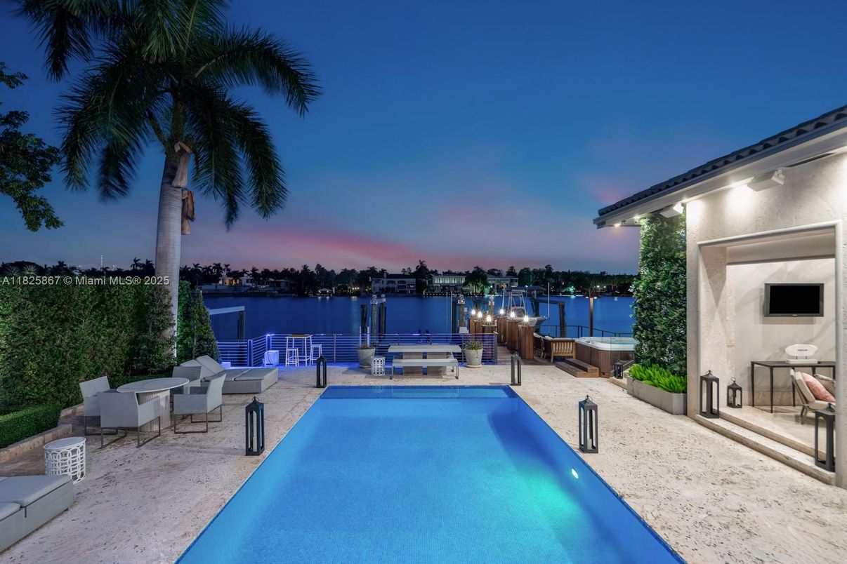 Exterior, Pool, Water