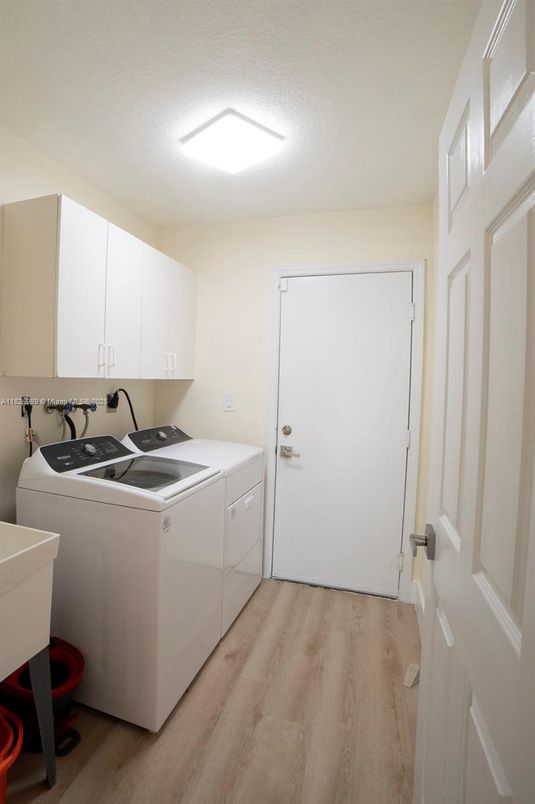 Interior, Washer, Wood Texture Flooring