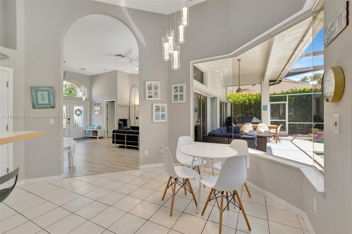 Dining room, Interior, Living room, Pendant Lights, Recessed Lighting, Wood Texture Flooring