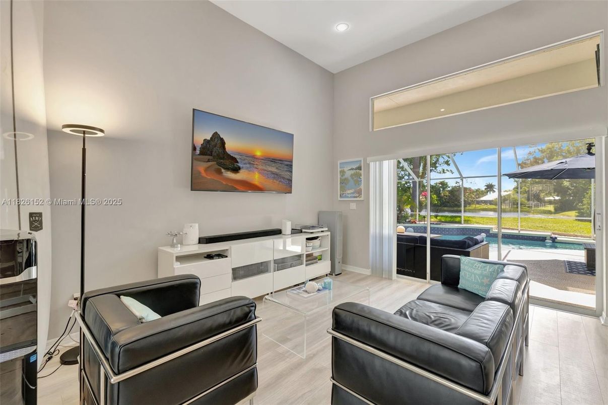 Interior, Living room, Recessed Lighting, Sun Room