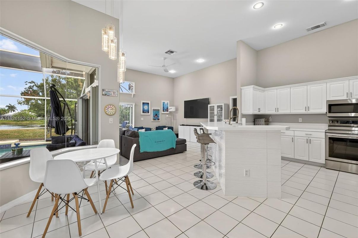 Dining room, Interior, Kitchen, Living room, Pendant Lights, Recessed Lighting, Stainless Steel Appliances