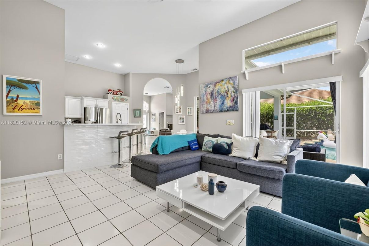 Interior, Living room, Pendant Lights, Recessed Lighting