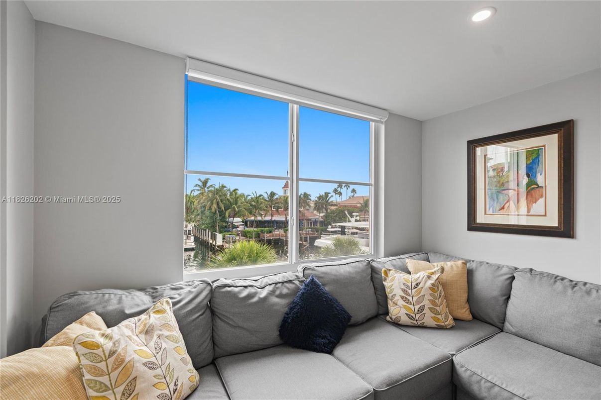 Interior, Living room, Recessed Lighting, Water