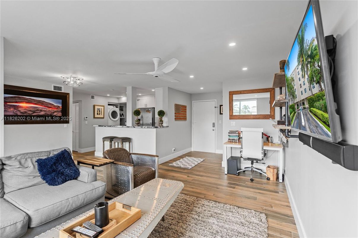 Home Office, Interior, Recessed Lighting, Wood Texture Flooring