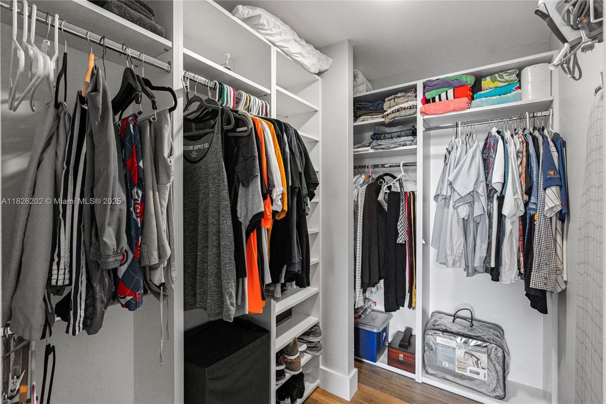 Interior, Walk-in Closets, Wood Texture Flooring