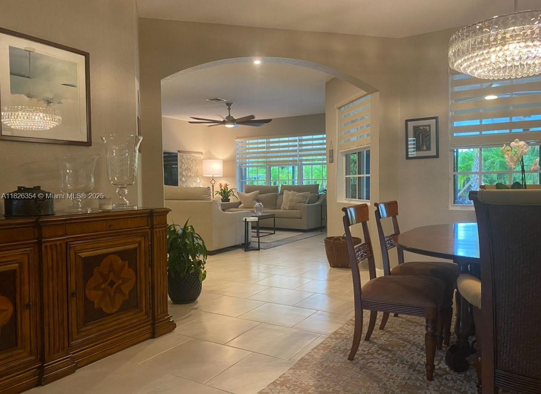 Chandelier, Dining room, Interior, Living room