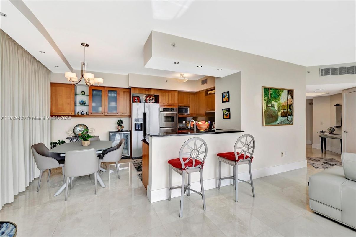 Chandelier, Dining room, Interior, Kitchen, Pendant Lights, Recessed Lighting, Stainless Steel Appliances