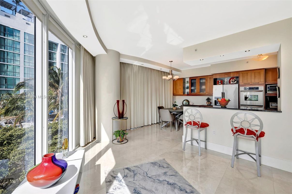 Chandelier, Dining room, Interior, Kitchen, Pendant Lights, Recessed Lighting, Stainless Steel Appliances