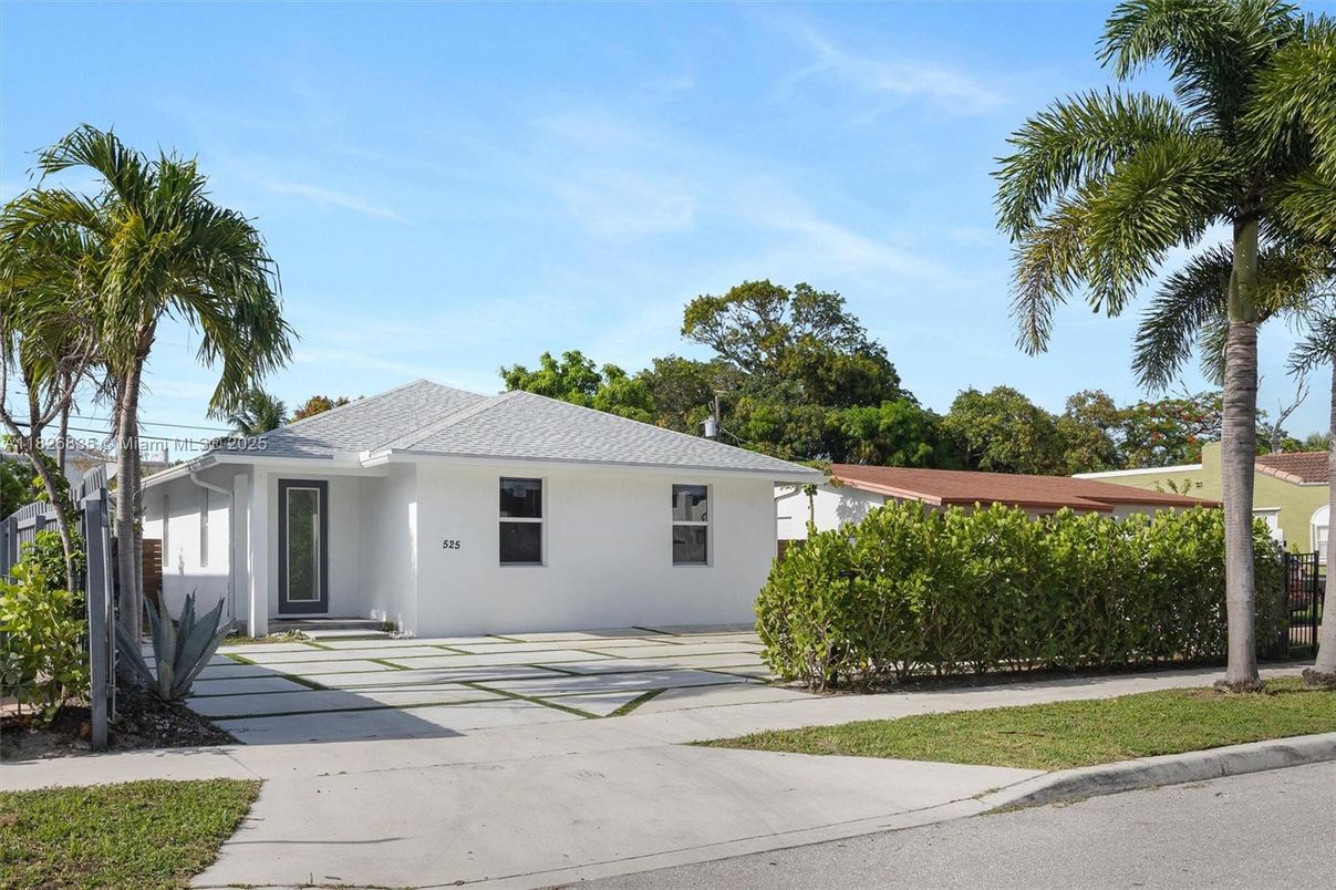 Backyard, Exterior, Facade, Ranch