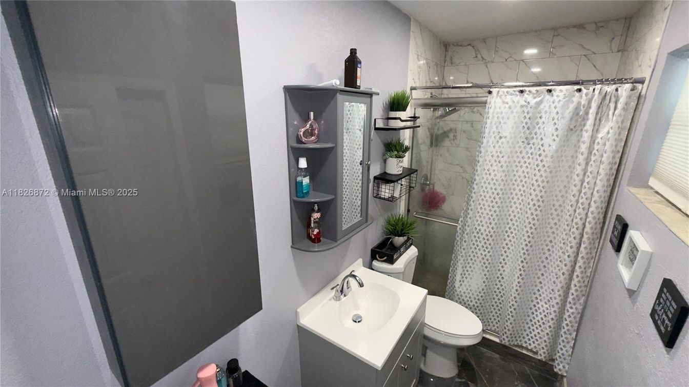 Bathroom, Interior, Marble Walls, Recessed Lighting
