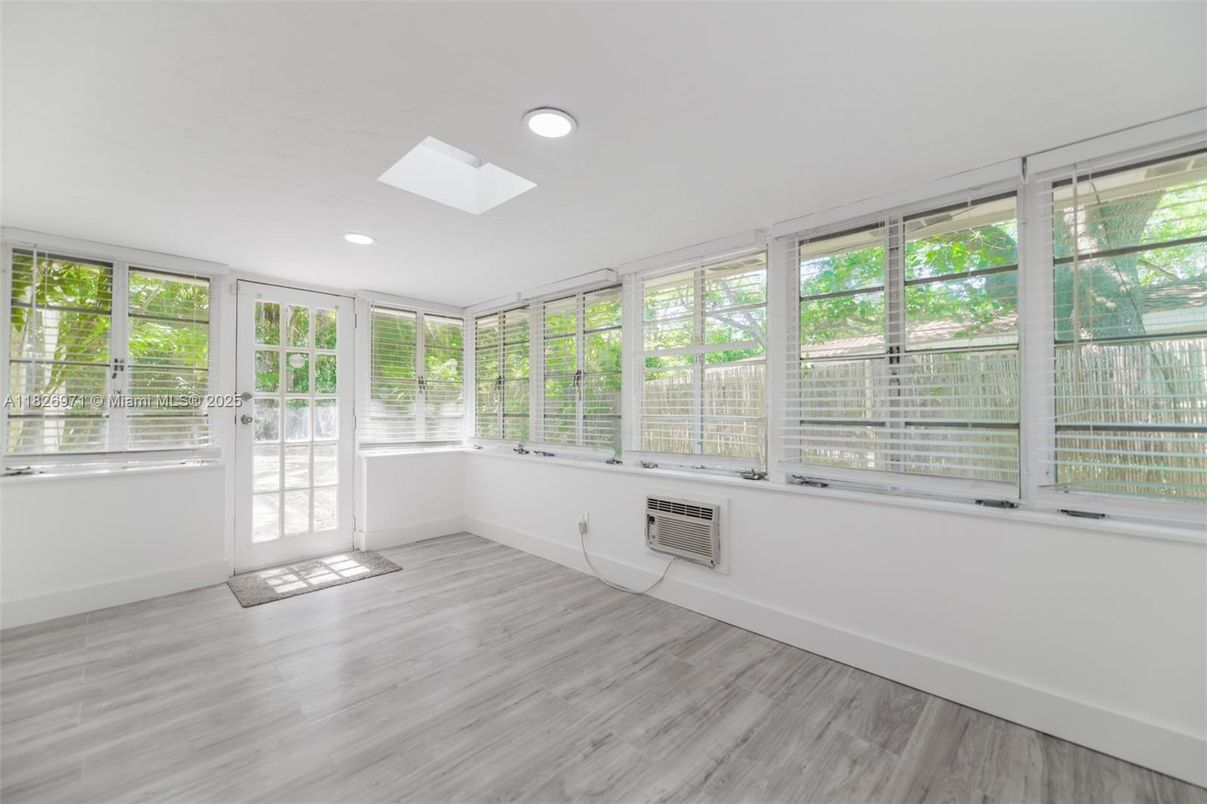 Empty room, Interior, Recessed Lighting, Sun Room, Wood Texture Flooring